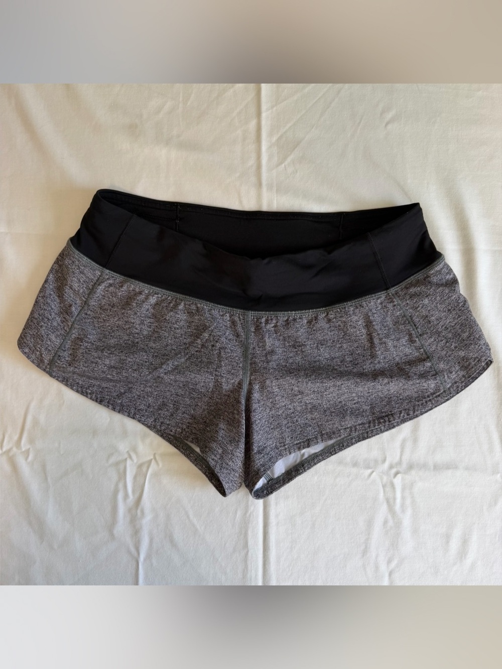 lululemon Speed Up Short *2.5" Gray & Black Athletic Shorts Size 6
